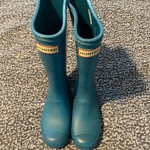 Hunter Girls size 4 Rain Boots in Aqua Green very good condition!